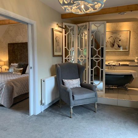 The Wheatsheaf Hotel, Sandbach Exterior foto A suite at The Swan